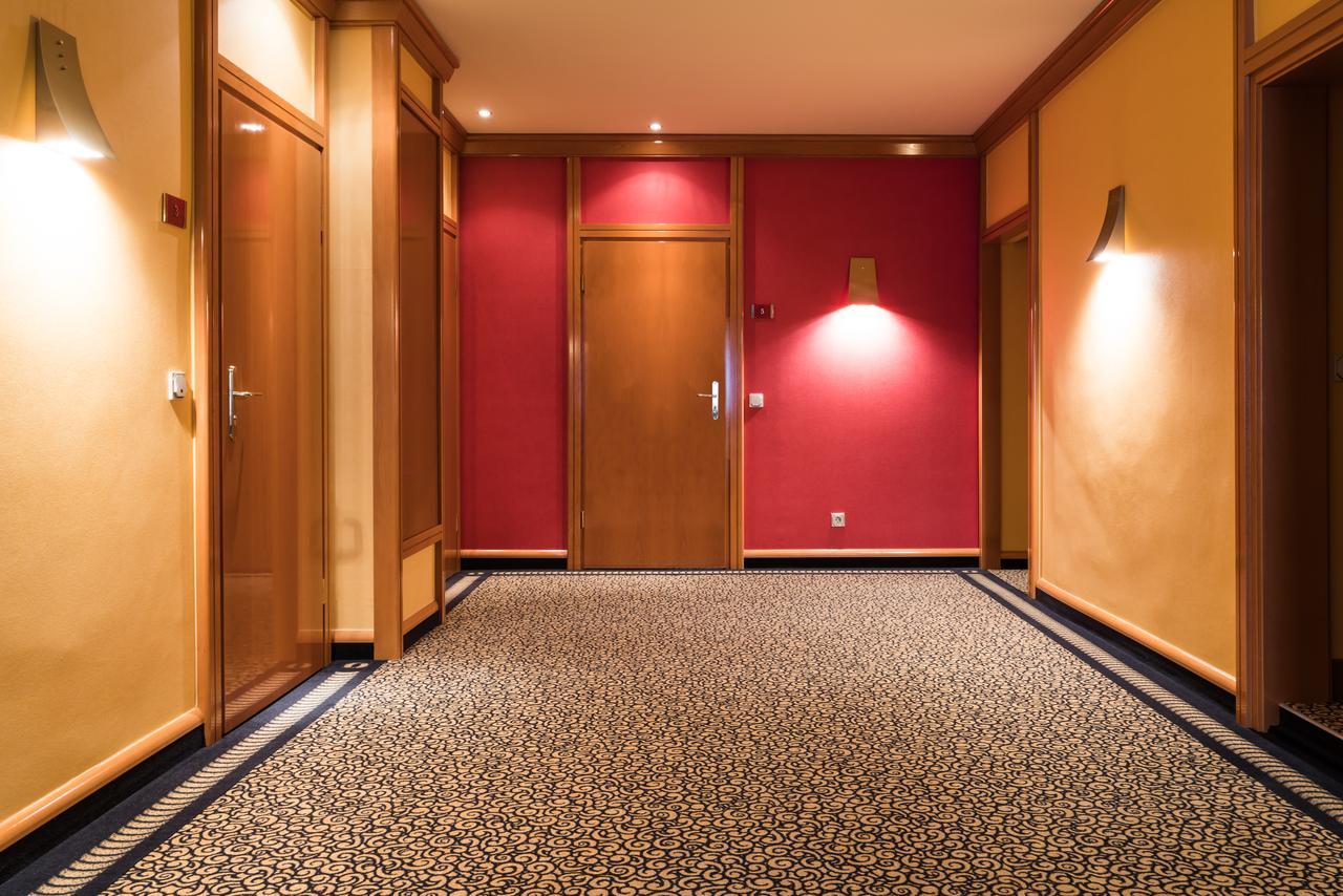 Hotel Matthias Gnarrenburg Екстер'єр фото