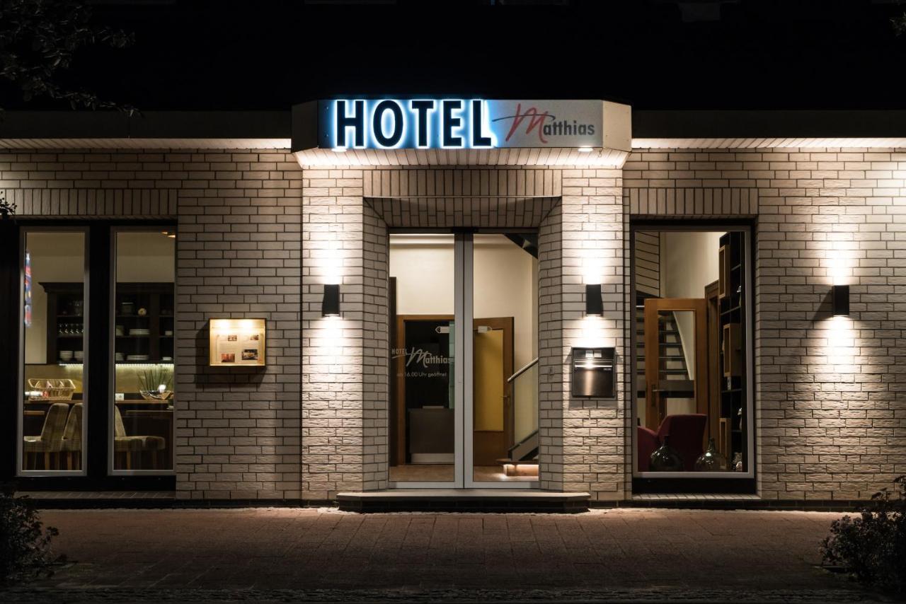Hotel Matthias Gnarrenburg Екстер'єр фото